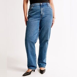 NWT Abercrombie Curve Love Ultra High Rise 90s Straight Jean - 30 X Short